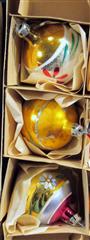 LOT 67 VINTAGE CHRISTMAS ORNAMENTS SANTA LAND VICTORIA - LOT INCLUDES A VARIETY